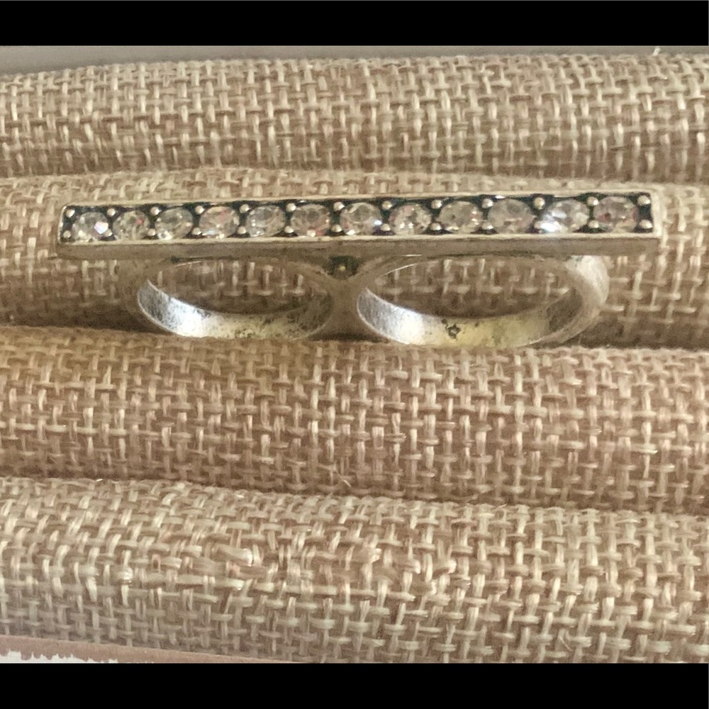 2 finger ring